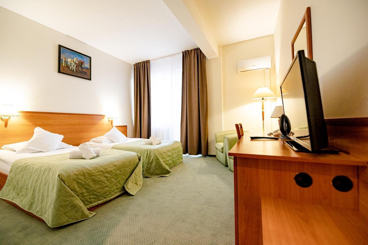 Hotel Rivulus Бая-Маре Экстерьер фото
