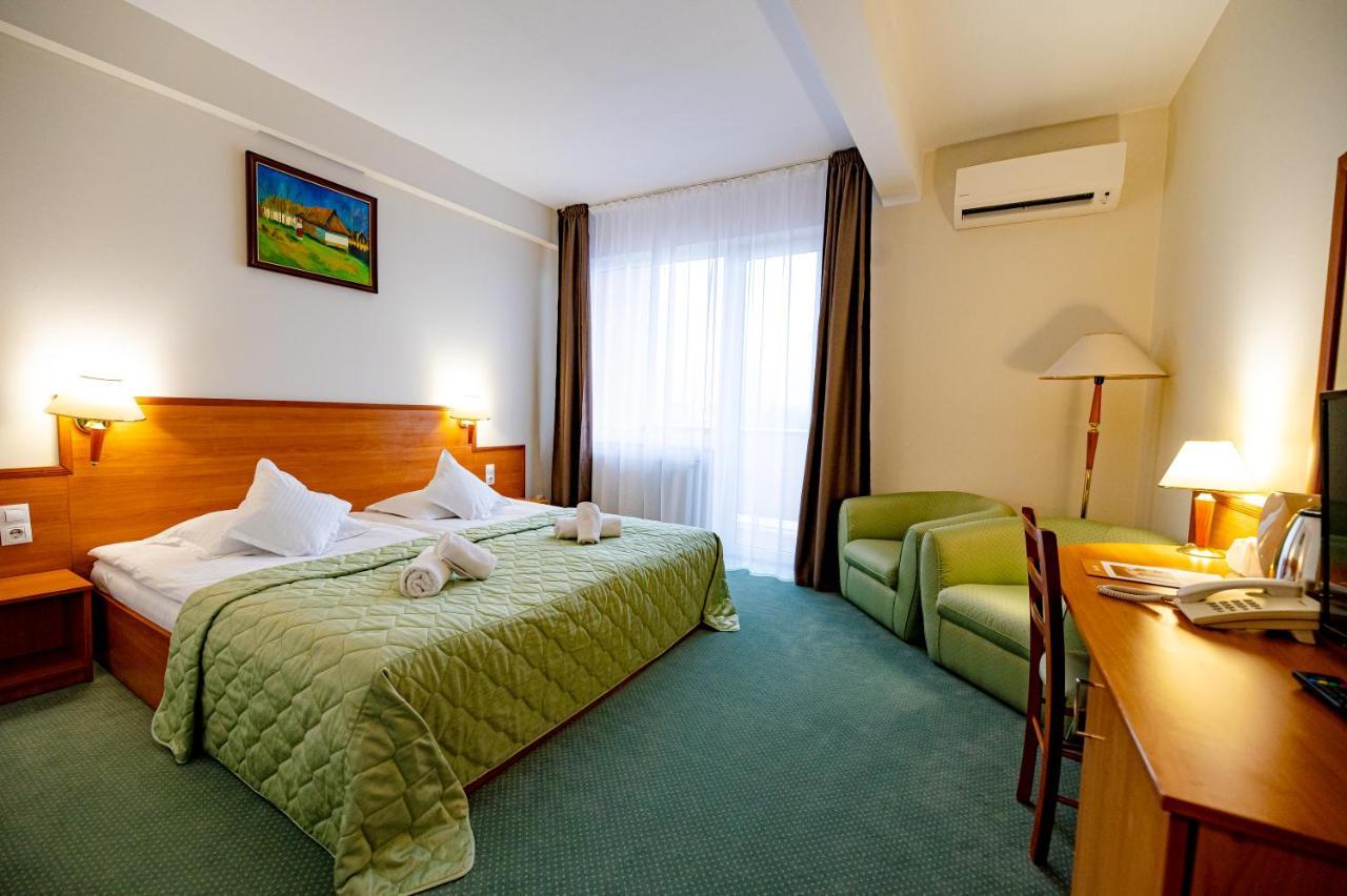 Hotel Rivulus Бая-Маре Экстерьер фото
