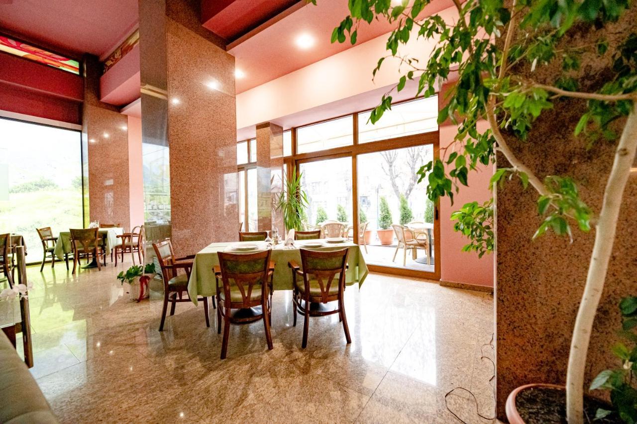 Hotel Rivulus Бая-Маре Экстерьер фото