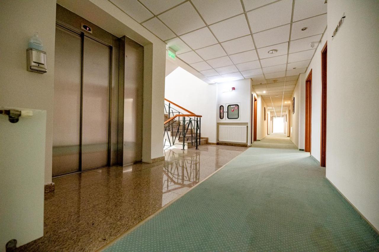 Hotel Rivulus Бая-Маре Экстерьер фото