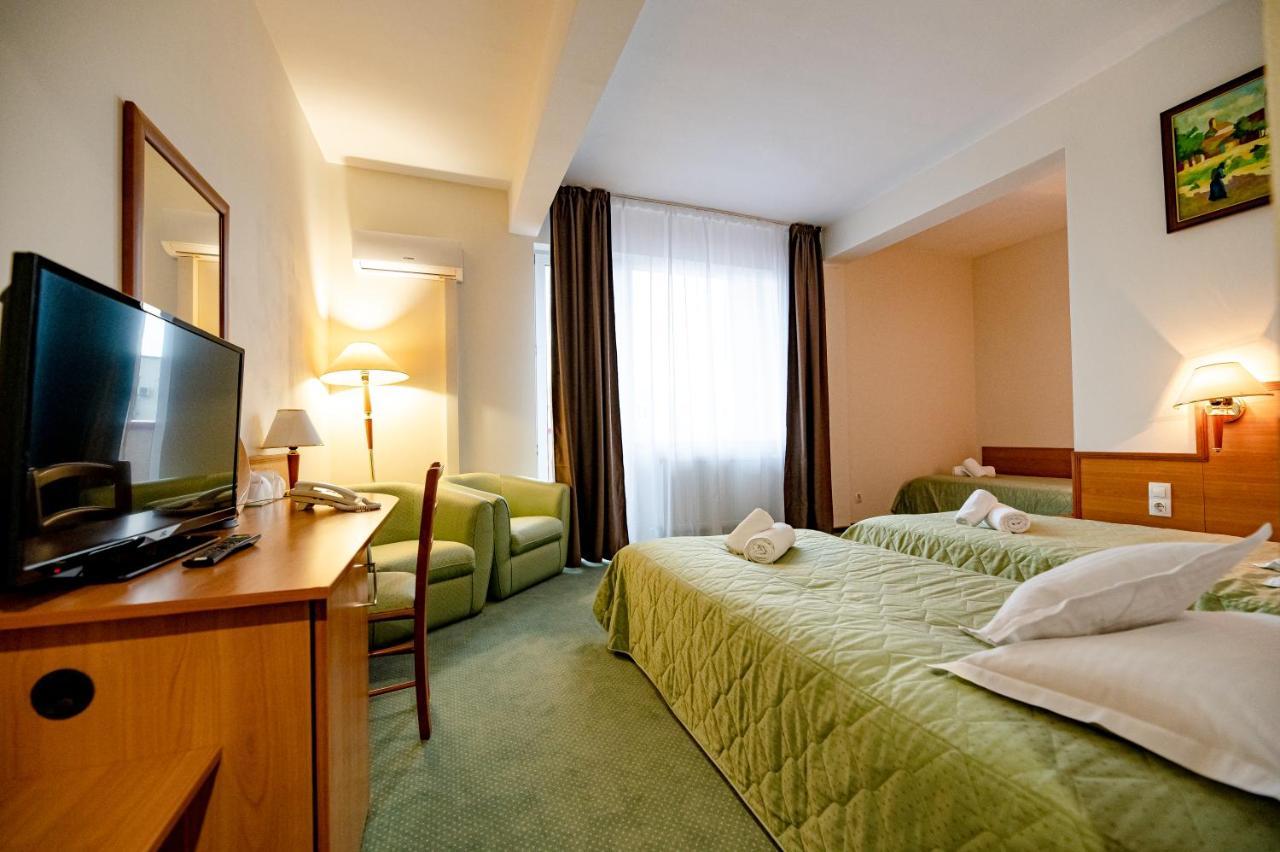 Hotel Rivulus Бая-Маре Экстерьер фото