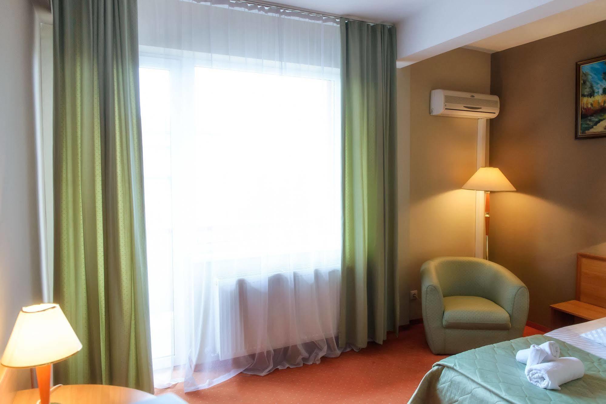 Hotel Rivulus Бая-Маре Экстерьер фото